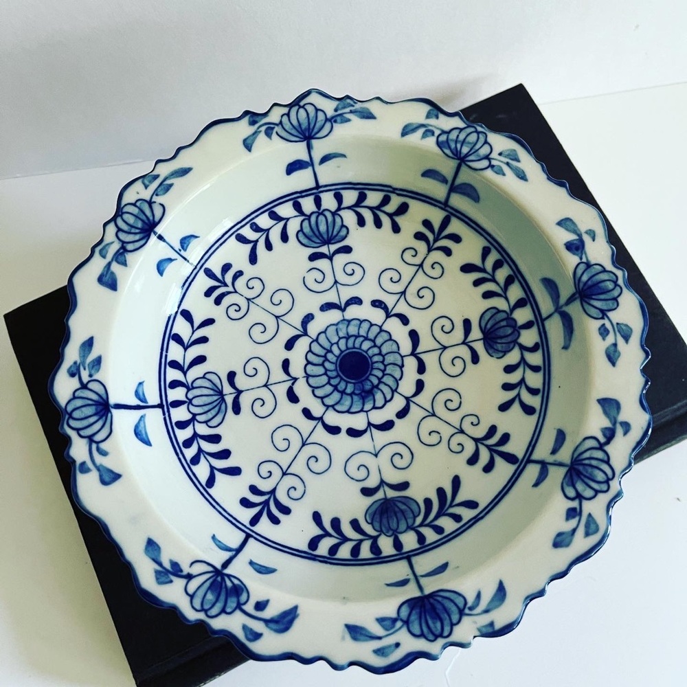Vintage Andrea by Sadek Asian porcelain Blue/White footed Plate Riser